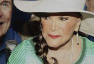 Morre Connie Francis, voz da versão original de "Estúpido Cupido", aos 87