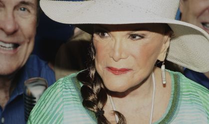 Morre Connie Francis, voz da versão original de "Estúpido Cupido", aos 87