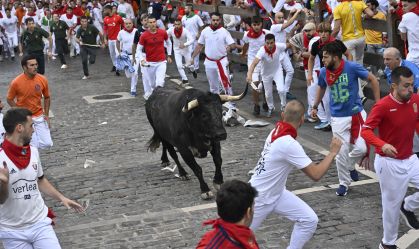 Homem é chifrado e outros sete ficam feridos em corrida de touros na Espanha; veja