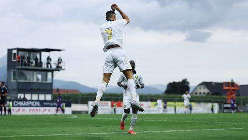 Cristiano Ronaldo celebra o gol marcado contra o Toulouse com seu famoso "siiiu"