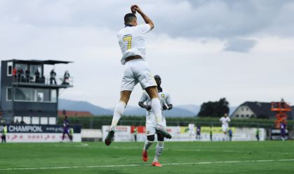 Cristiano Ronaldo celebra o gol marcado contra o Toulouse com seu famoso "siiiu"