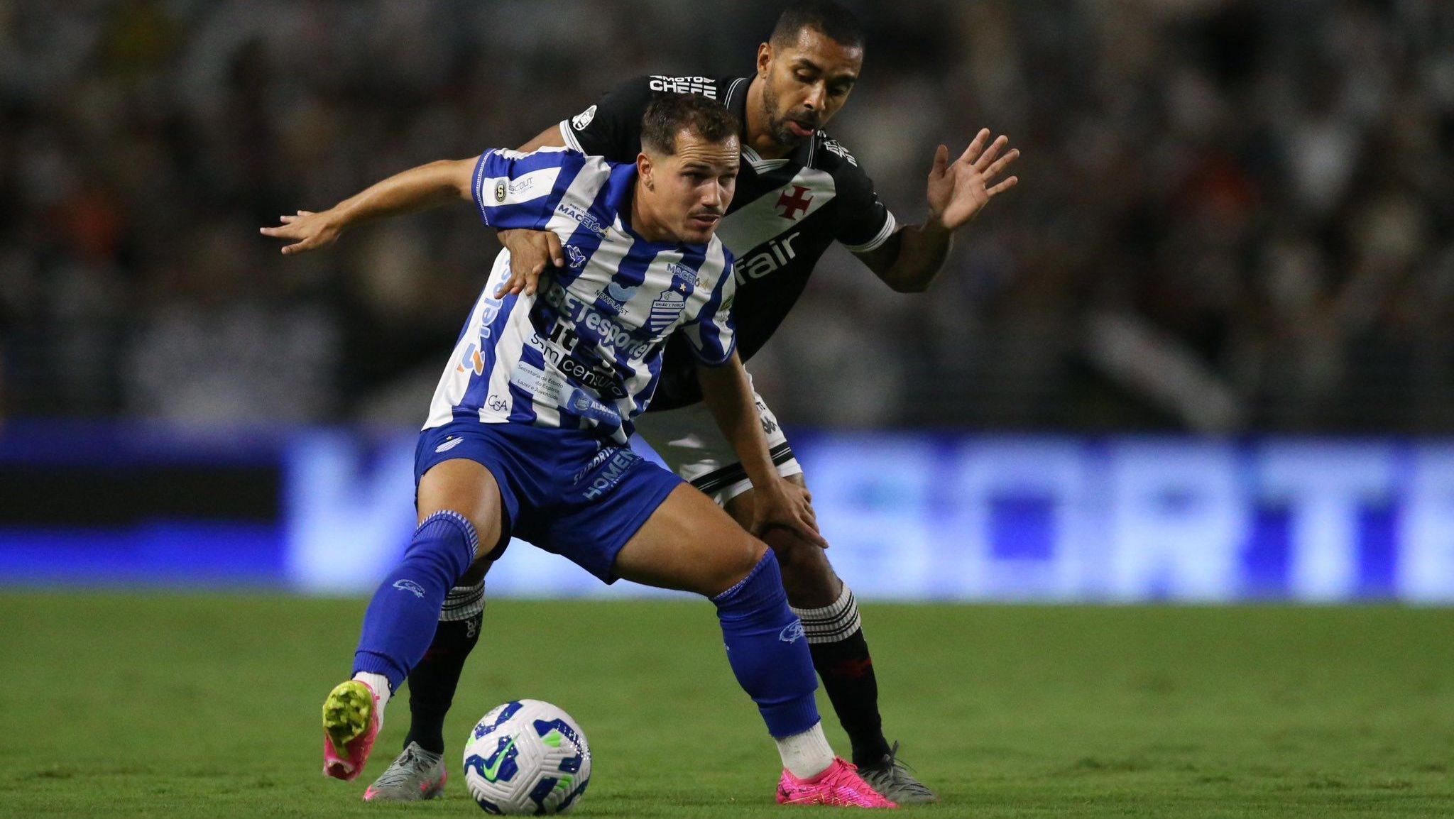 Lance de CSA x Vasco pela Copa do Brasil