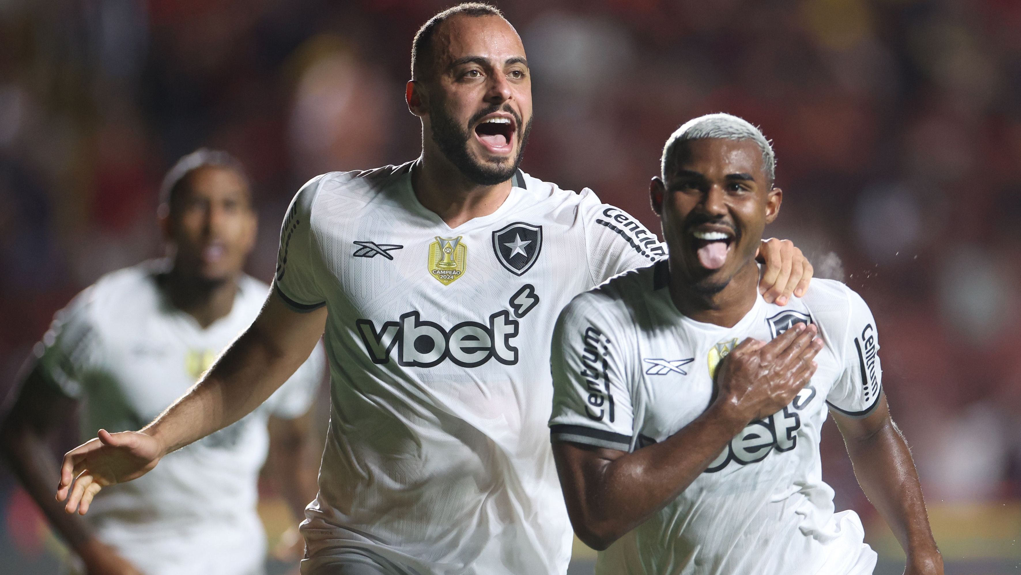 Cuiabano comemorando gol sobre o Sport
