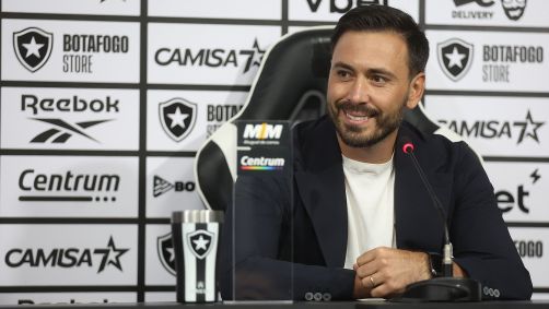Davide Ancelotti é apresentado como técnico do Botafogo