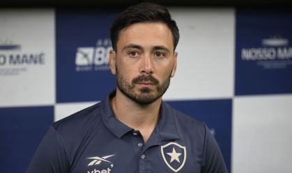 Davide Ancelotti fica no banco em Vasco x Botafogo mesmo sem estar inscrito