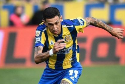 Di María marca em reestreia pelo Rosário Central e estádio enlouquece; veja