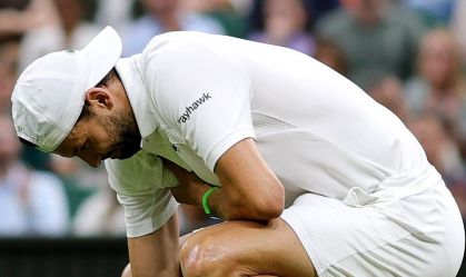 Vencendo o nº 1 do mundo, Dimitrov se lesiona e está fora de Wimbledon