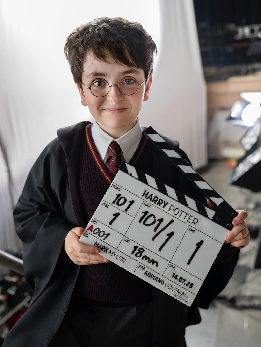Ator Dominc McLaughlin como o bruxo Harry Potter • Divulgação/ HBO
