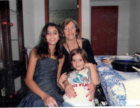 Donna Natarcia e sua nipote, Caterin e Adelson, quando sono ancora bambini • Nathercia Jerboni da Costa/Archivio personale