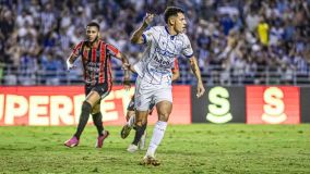Enzo comemora primeiro gol do CSA sobre o Ferroviário