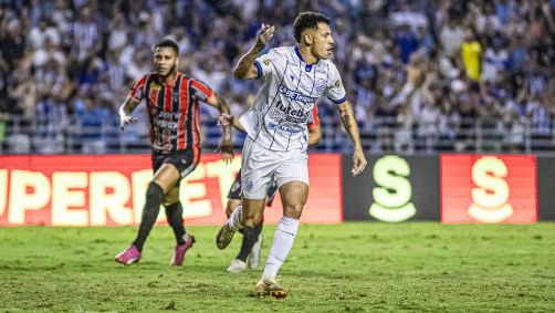Enzo comemora primeiro gol do CSA sobre o Ferroviário