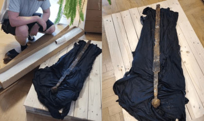 Pescador encontra rara espada medieval preservada da época das Cruzadas; veja fotos