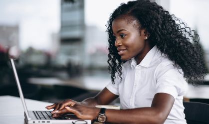 USP São Carlos oferece curso on-line gratuito de programação para mulheres