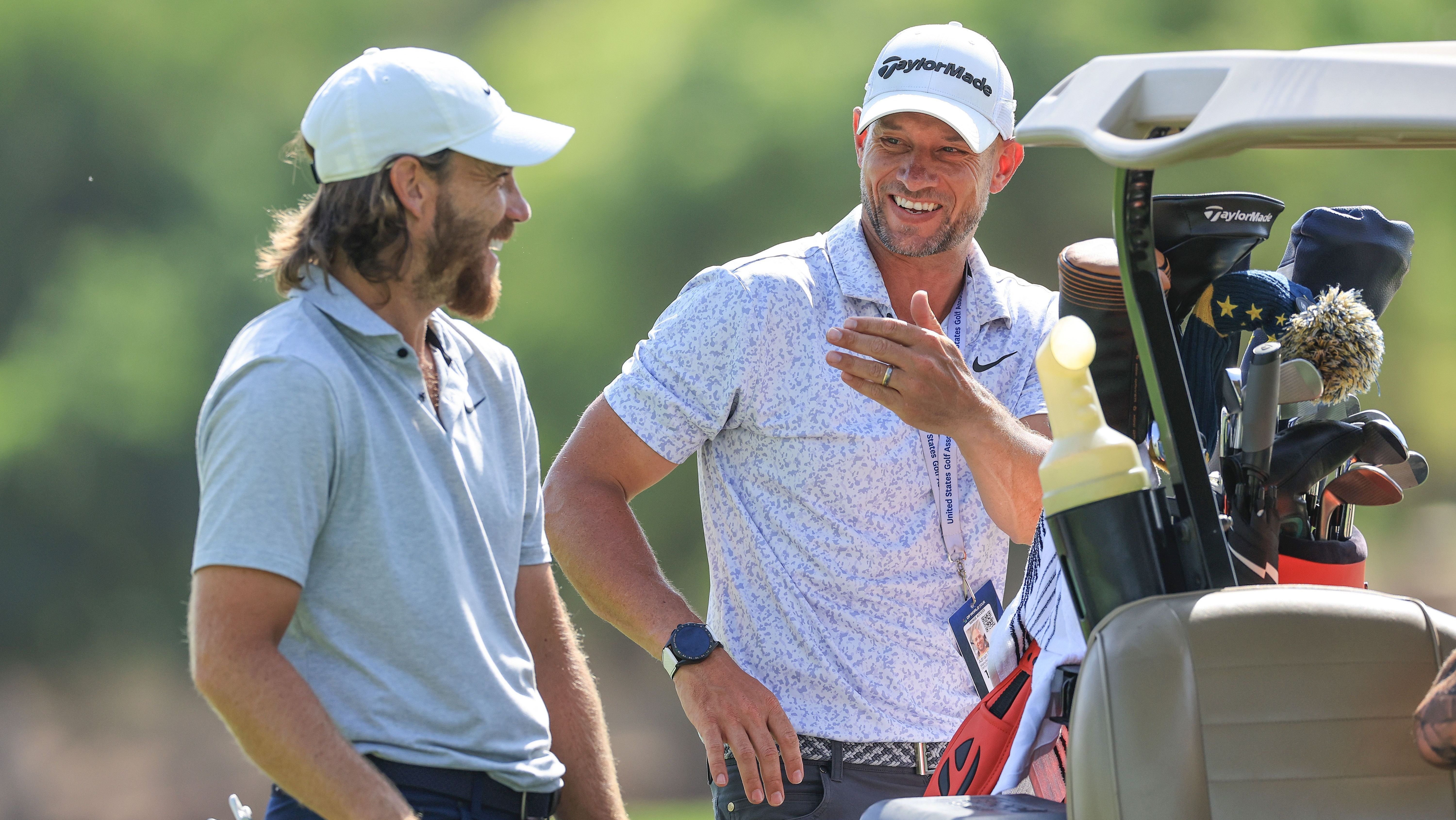 Tommy Fleetwood e Adrian Rietveld em etapa do DP World Tour