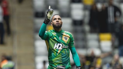 Everson comemora defesa de pênalti em Atlético-MG x Atlético Bucaramanga, pela Sul-Americana