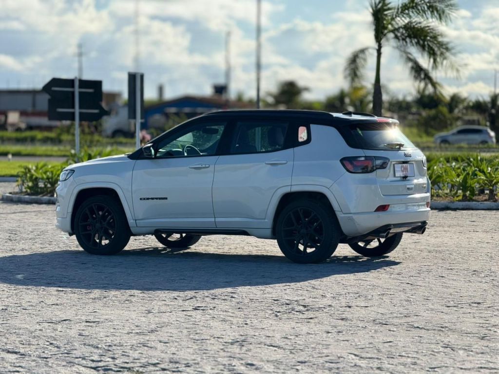 Jeep Compass Blackhawk tem 4,40 metros de comprimento
