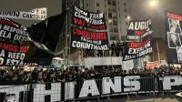 Torcida do Corinthians protesta e pede a saída de dirigentes do clube