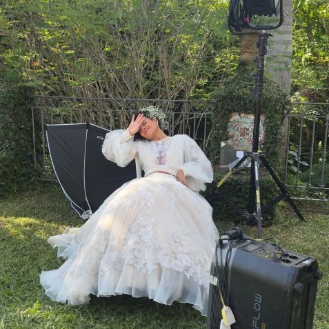 Bella Campos mostra bastidores de ensaio fotográfico pré-casório de Maria de Fátima • Instagram/Bella Campos