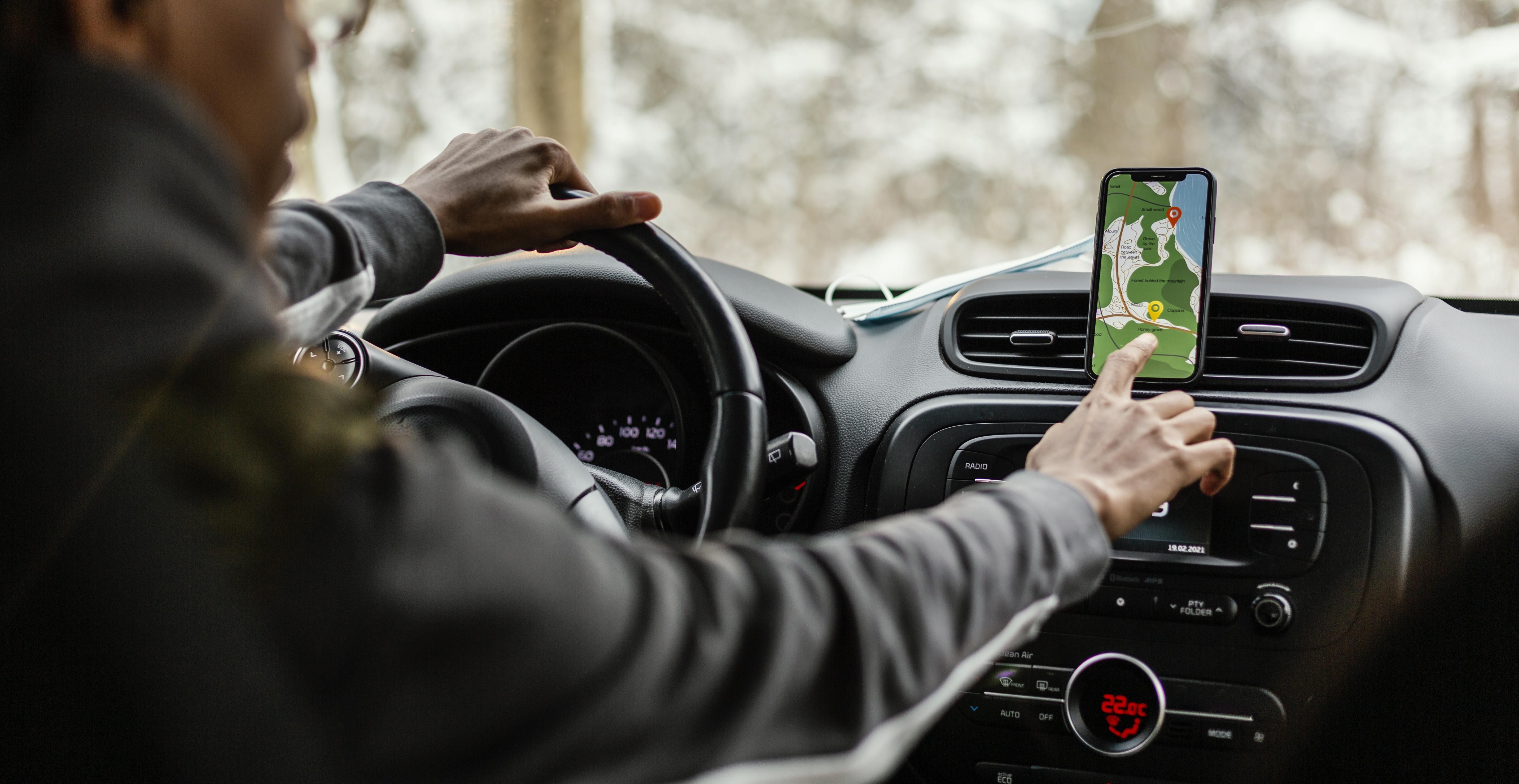 feche-o-celular-com-as-direcoes-mapa