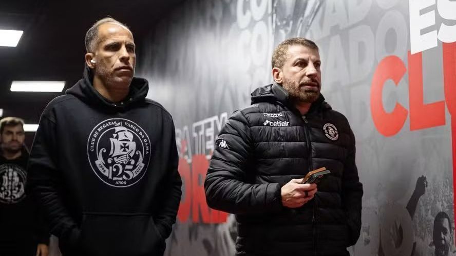 Felipe e Pedrinho antes de Vasco x Inter pelo Brasileirão