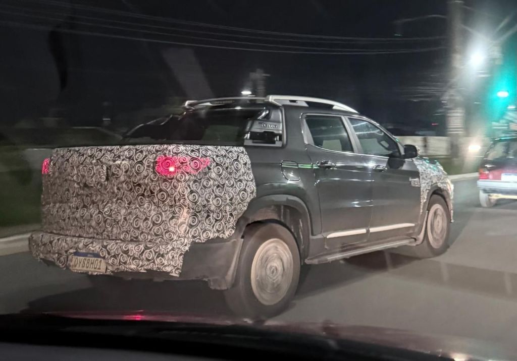 Flagra da Fiat Toro 2026 circulando em Pernambuco