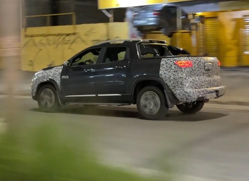 Flagra da Fiat Toro 2026 circulando em Pernambuco
