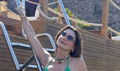 Otaviano Costa elogia Flávia Alessandra em foto de biquíni: "Que sorte"