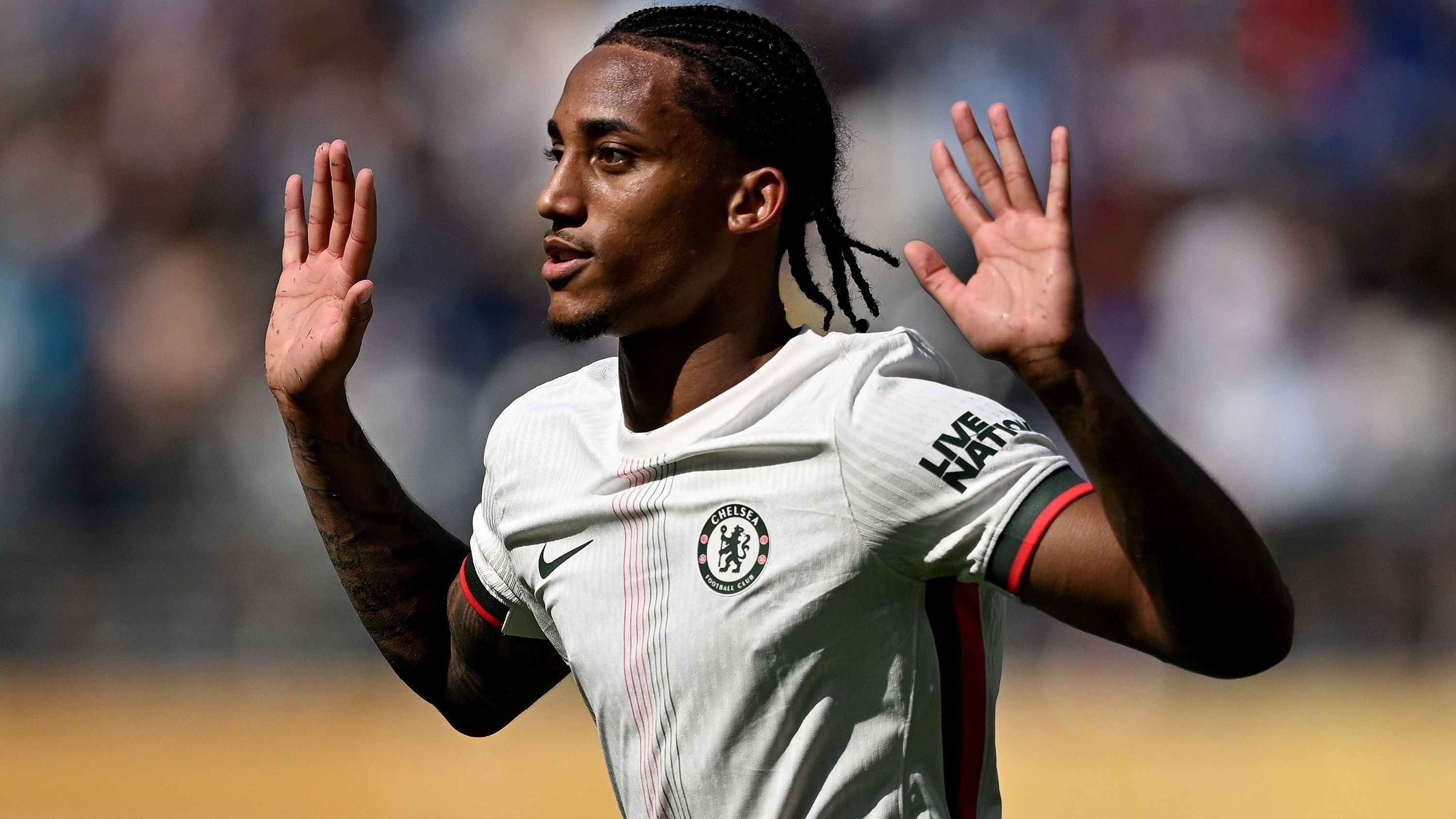João Pedro deu sorriso discreto após marcar pela segunda vez para o Chelsea sobre o Fluminense, clube pelo qual foi revelado