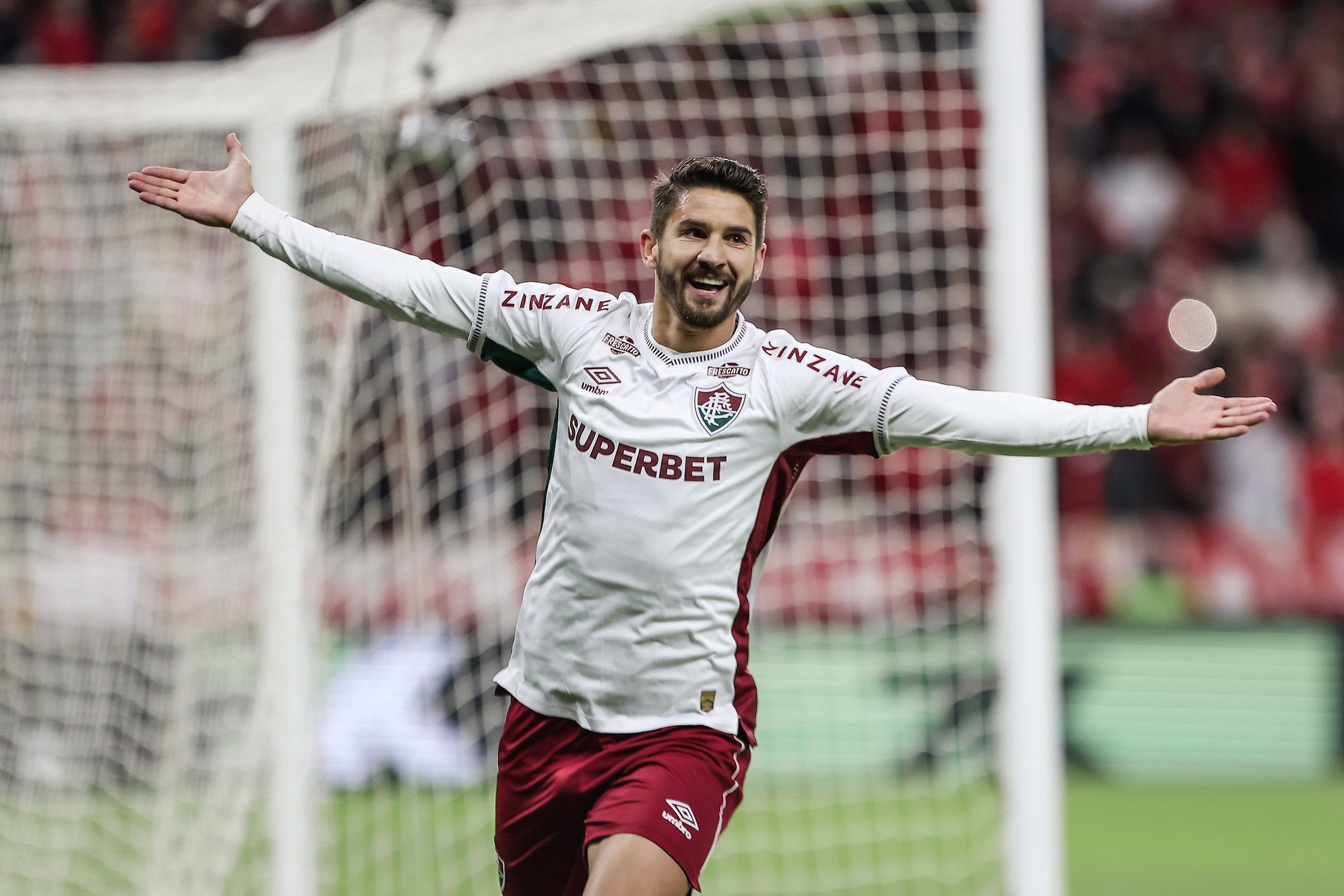 Everaldo comemora o gol em Fluminense x Internacional