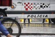 Homem é encontrado morto com golpes de faca dentro de próprio apartamento