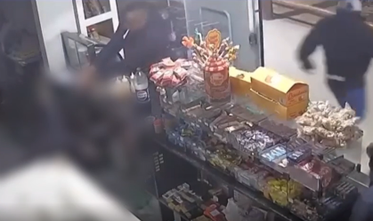 Vídeo: homem sobrevive a tentativa de homicídio dentro de um bar