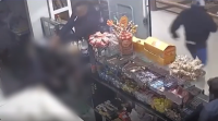 Vídeo: homem sobrevive a tentativa de homicídio dentro de um bar