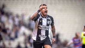 Galeano comemora o gol em Fortaleza x Ceará