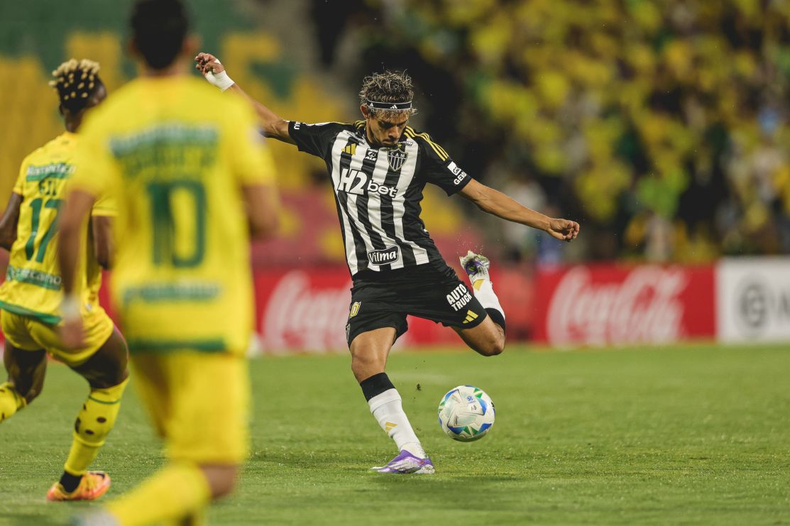 Hulk marca, Atlético-MG bate Bucaramang