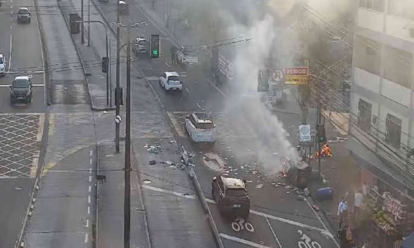 Imagem de destaque do post: Tiroteio na Praça Seca afeta BRT, ônibus e interdita vias no Rio