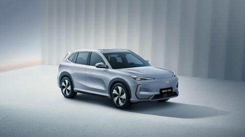Geely EX5 tem 4,62 metros de comprimento, 1,90 metro de largura, 1,67 metro de altura e 2,75 metros de entre-eixos