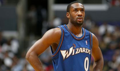Ex-estrela da NBA é presa por operar ilegalmente jogos de pôquer; entenda