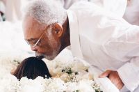 Gilberto Gil se despede de Preta Gil com beijo na testa; veja fotos