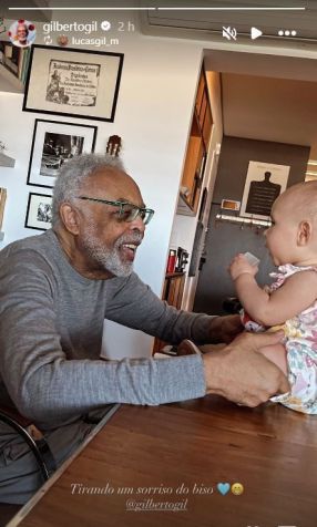 Gilberto Gil com a bisneta Aurora • Instagram/Gilberto Gil