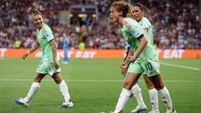 Girelli comemora o gol da classificação da Itália sobre a Noruega