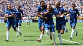 Jogadores do Chelsea comemoram com Palmer gol sobre o PSG na final do Mundial de Clubes