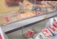 Vídeo: funcionário tenta matar colega dentro de mercado no sul da Bahia