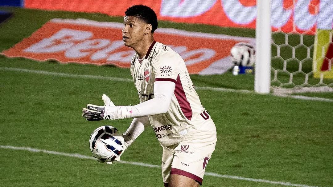 Halls, goleiro do Vila Nova