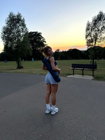 Ex-BBB Hariny Almeida no Parque Lewisham, em Londres • Arquivo Pessoal