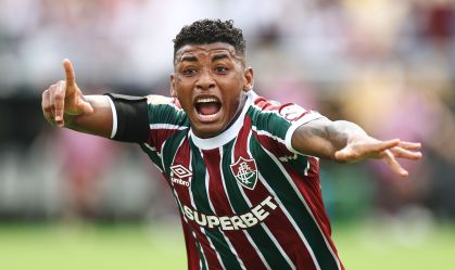 Hércules marca o segundo gol do Fluminense sobre o Al-Hilal