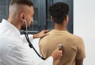 Homens estão mais propensos a adoecer e a morrer mais cedo, diz estudo