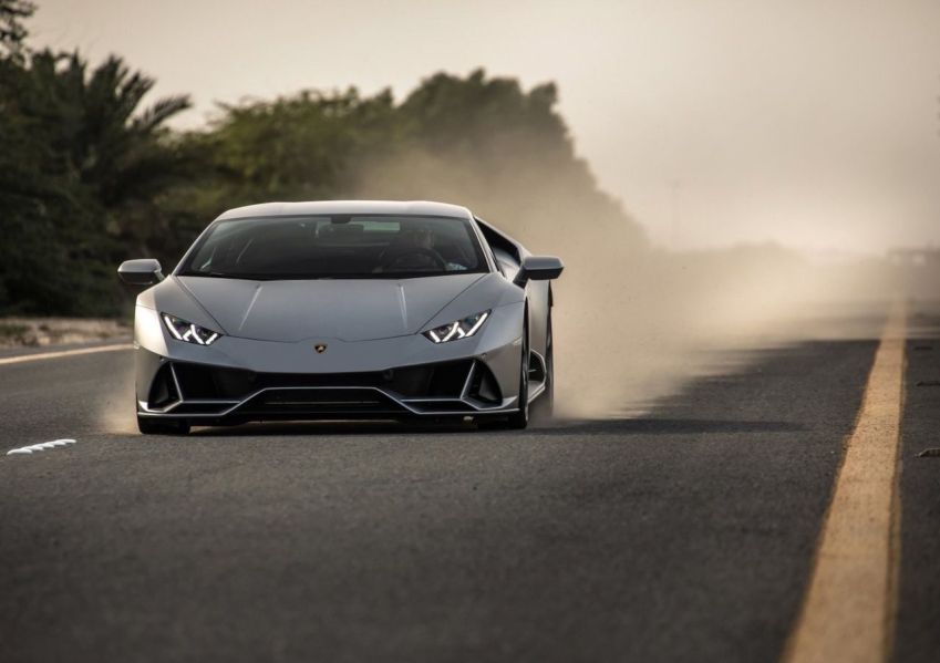 Lamborghini Huracán passa dos 300 km/h • Divulgação