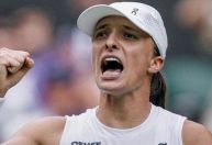 Swiatek atropela Bencic e enfrenta Anisimova na final de Wimbledon