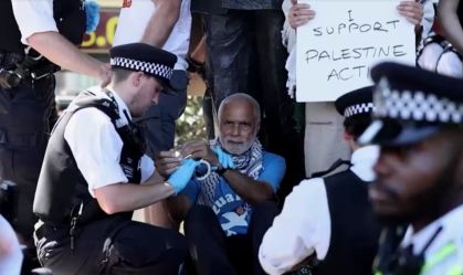 Mais de 40 apoiadores de grupo proibido pró-Palestina são presos em Londres