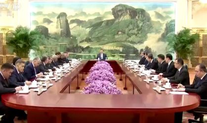 Chanceler iraniano se reúne com autoridades da China e Rússia em cúpula